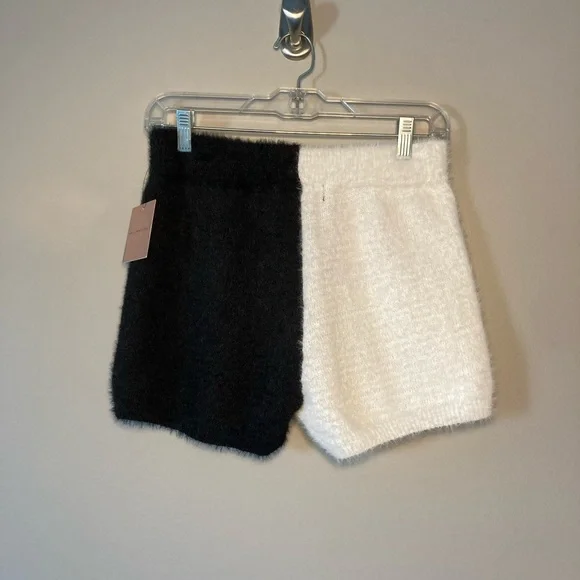 SOLD ❤️ NWT Almost Famous Fuzzy Sweater Shorts M Black White Sexy Color Block - Picture 2 of 5